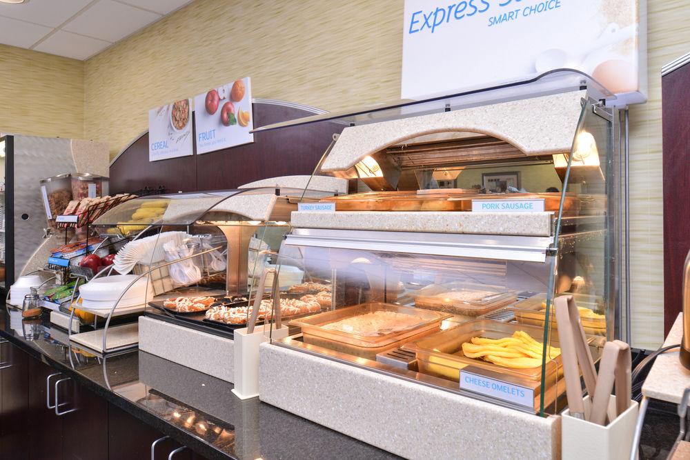 Holiday Inn Express & Suites Central Omaha By Ihg Exterior foto