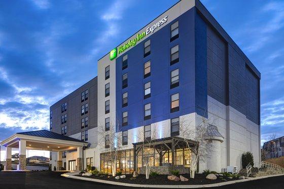 Holiday Inn Express & Suites Central Omaha By Ihg Exterior foto