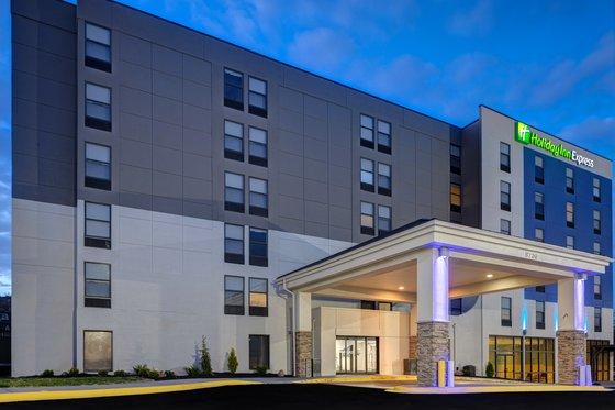 Holiday Inn Express & Suites Central Omaha By Ihg Exterior foto